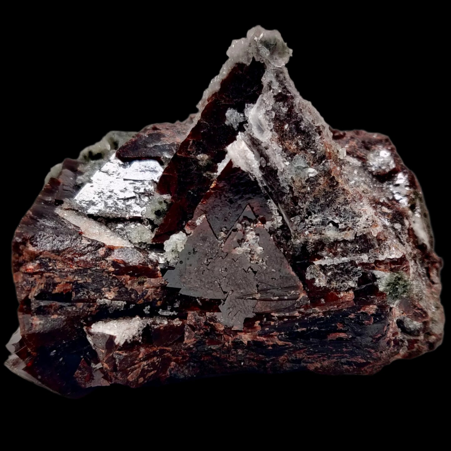 Helvine-Genthelvite with Quartz and Calcite