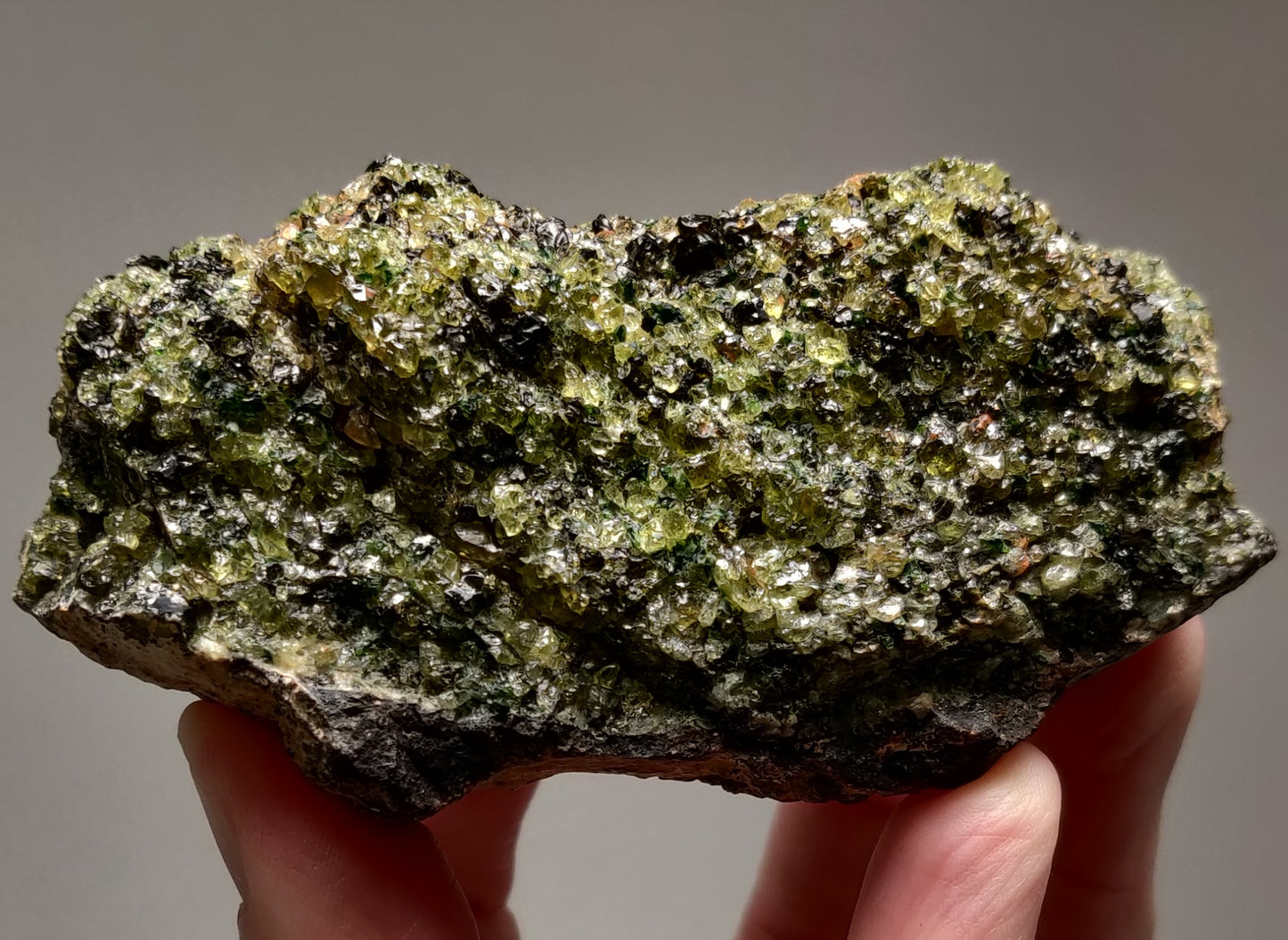 Forsterite Var. Peridot (Olivene crystals), 527g (1.2lbs)