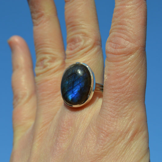 Blue Flashy Labradorite Oval Ring, 925 Silver