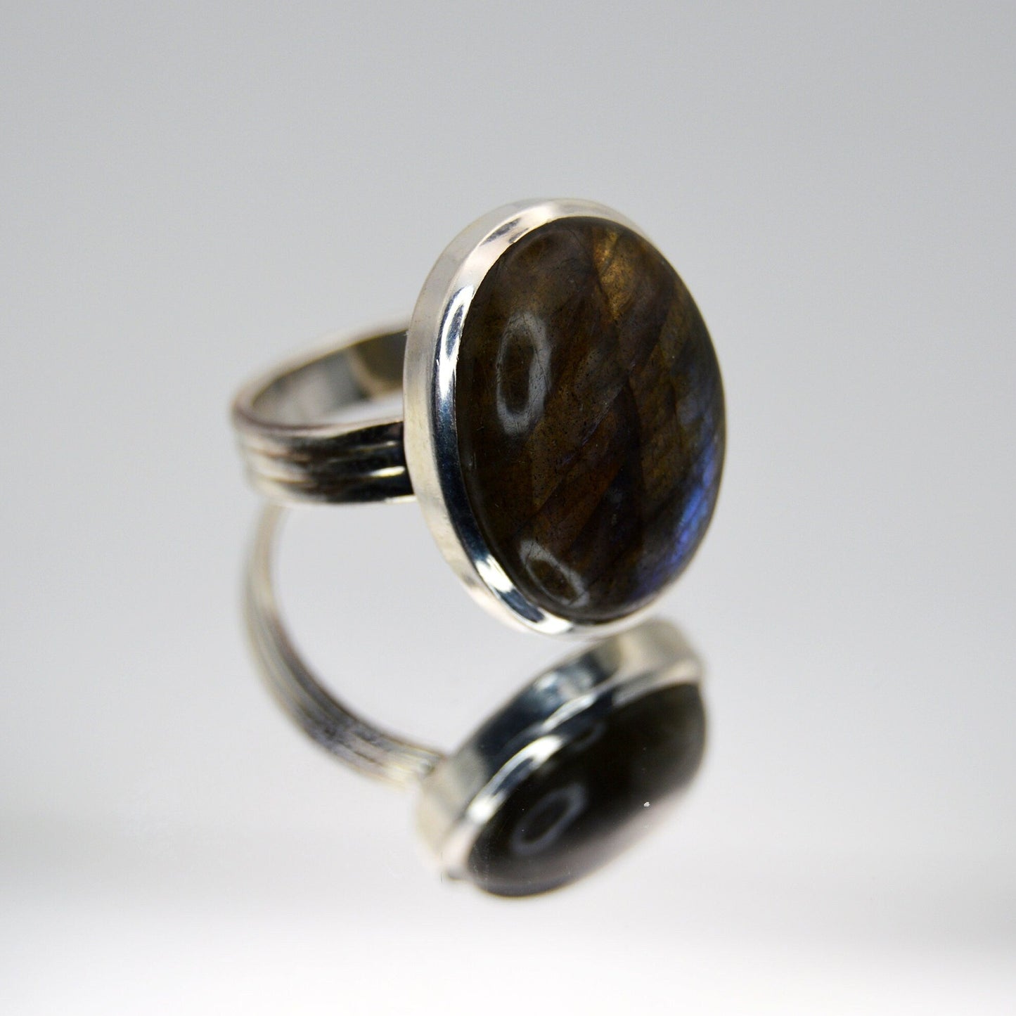 Blue Flashy Labradorite Oval Ring, 925 Silver
