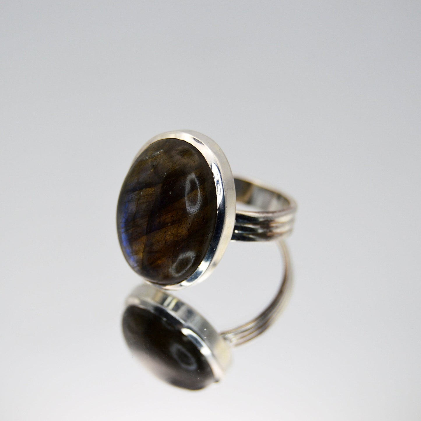 Blue Flashy Labradorite Oval Ring, 925 Silver