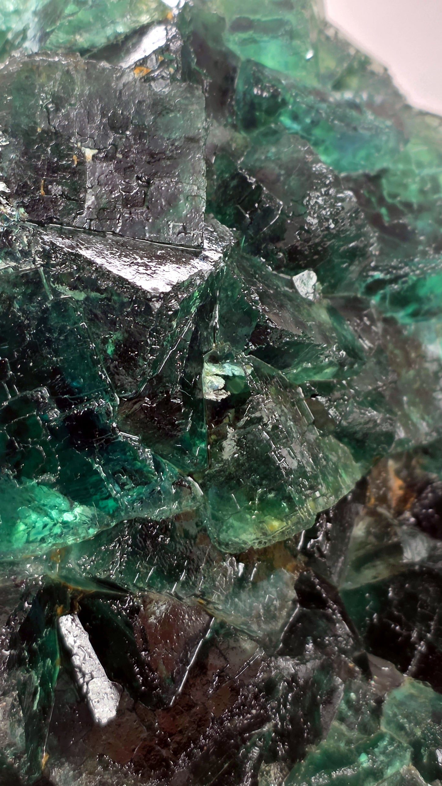 Emerald Green Fluorite Crystal Cluster – Okorusu Mine, Namibia – Large Cabinet Specimen (1.97 kg)