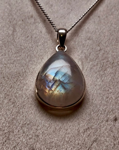 Labradorite Pendant, 925 Silver – Chain Included